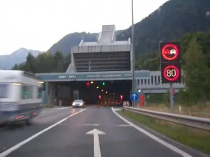   Entrada del túnel Karavanke, lado esloveno  