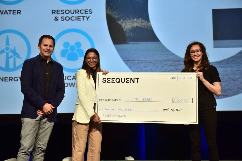  Seequent Chief Research Officer Adam Pidlisecky announces Evelyn Freres as first prize winner of Data Speaks! Here she is holding the cheque for $1,500 with Nicole Doucette (right), Seequent’s Science Communications Specialist. 