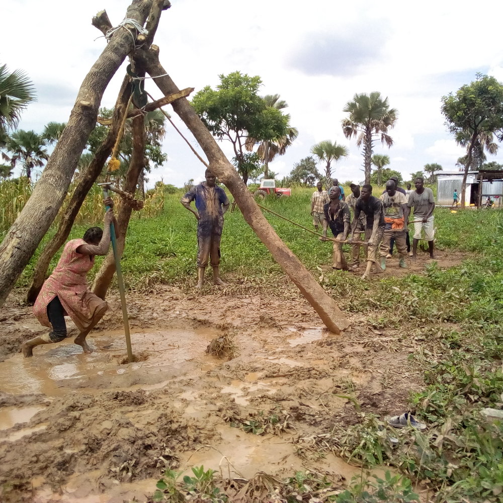  Manual drilling of the well 