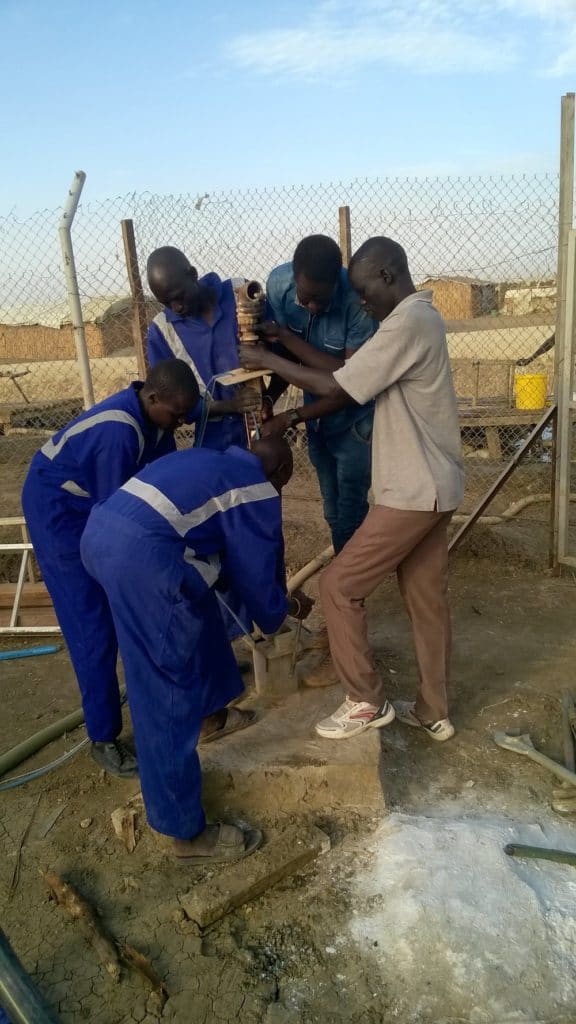  Setting up a borehole for a pumping test 