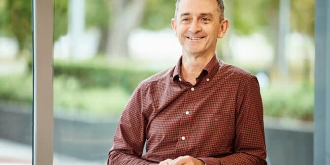 a picture of the Seequent CEO Graham Grant, leaning on a table