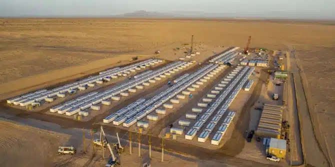 A picture of Crimson Storage, the worlds largest single-phase battery in the Californian desert