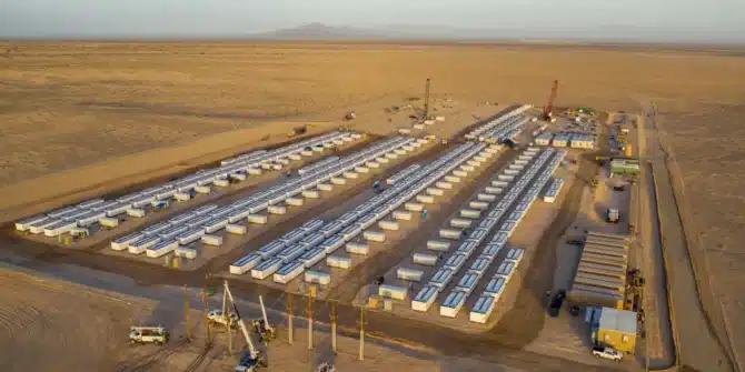 A picture of Crimson Storage, the worlds largest single  is a 350 MW/1400 MWhr system