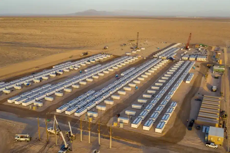 A picture of Crimson Storage, the worlds largest single is a 350 MW/1400 MWhr system
