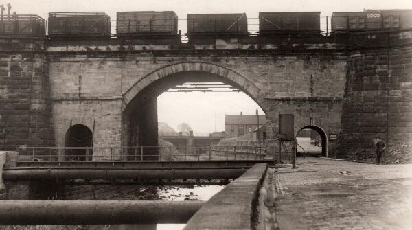 INCRÍVEL GEOLOGIA — esta ponte viu o nascimento da era das ferrovias. E continua estável até hoje.