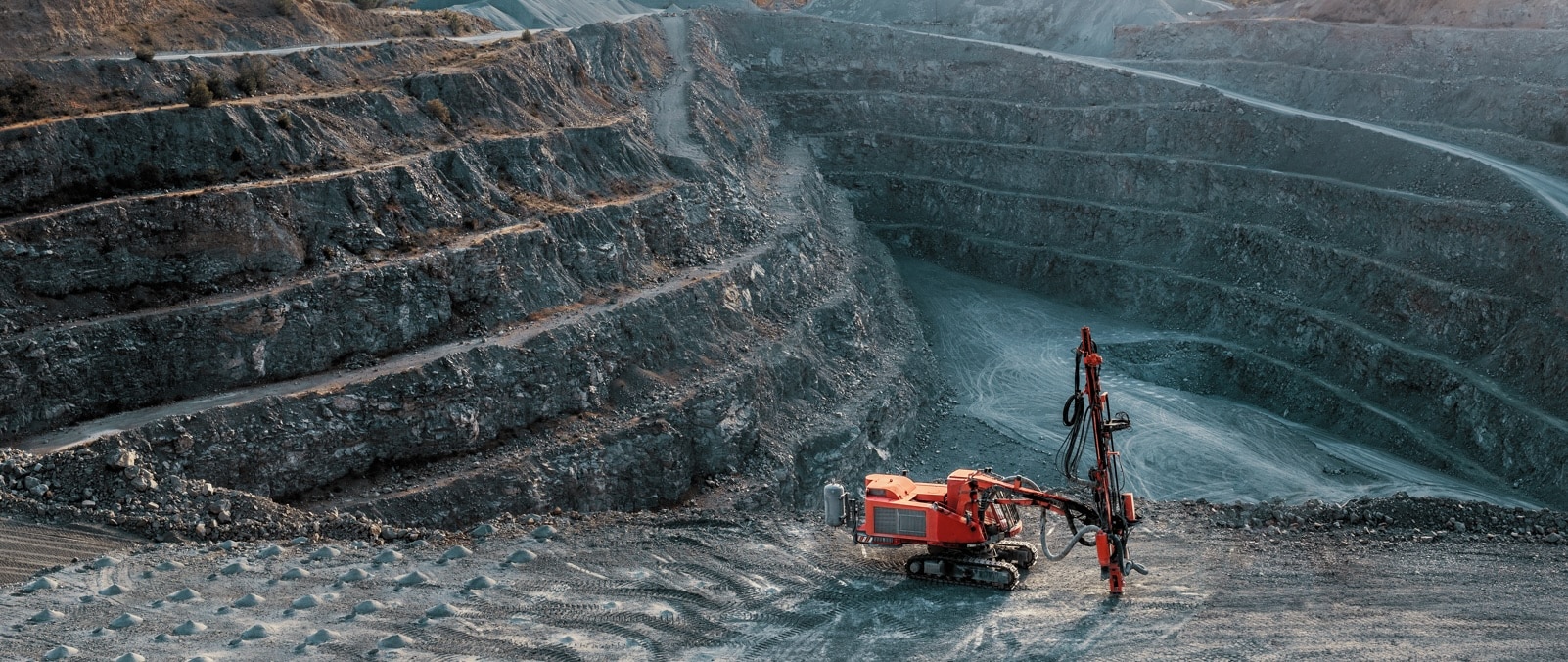 Geomining Driving productivity in mining: Data integration and technology for ...