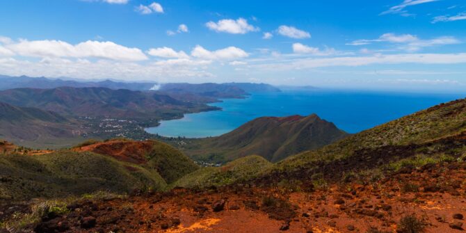New Caledonian roadway avoids difficult realignment following landslide 