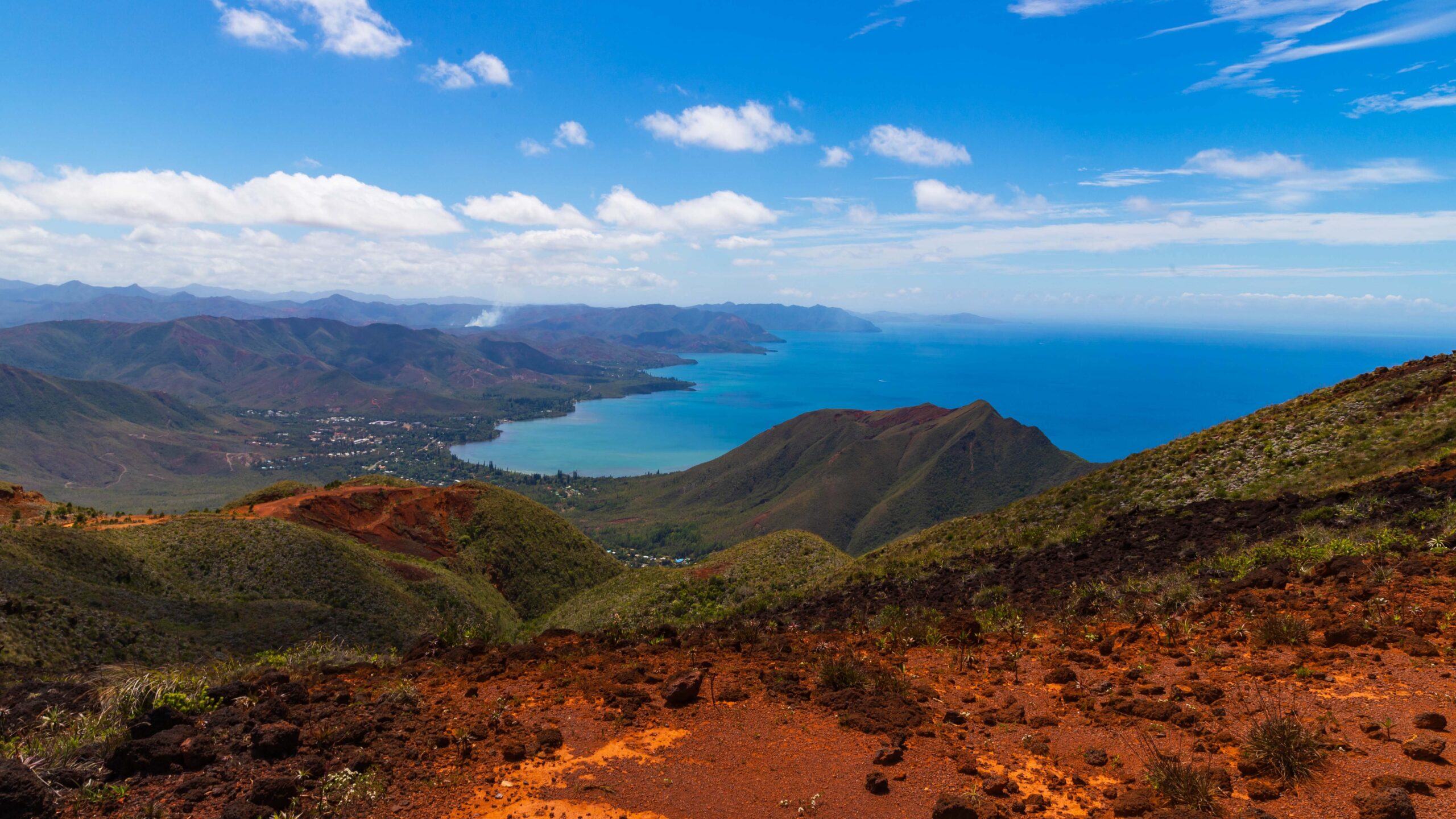 New Caledonian roadway avoids difficult realignment following landslide 