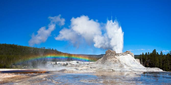 Sistema de canalização dos famosos gêiseres de Yellowstone