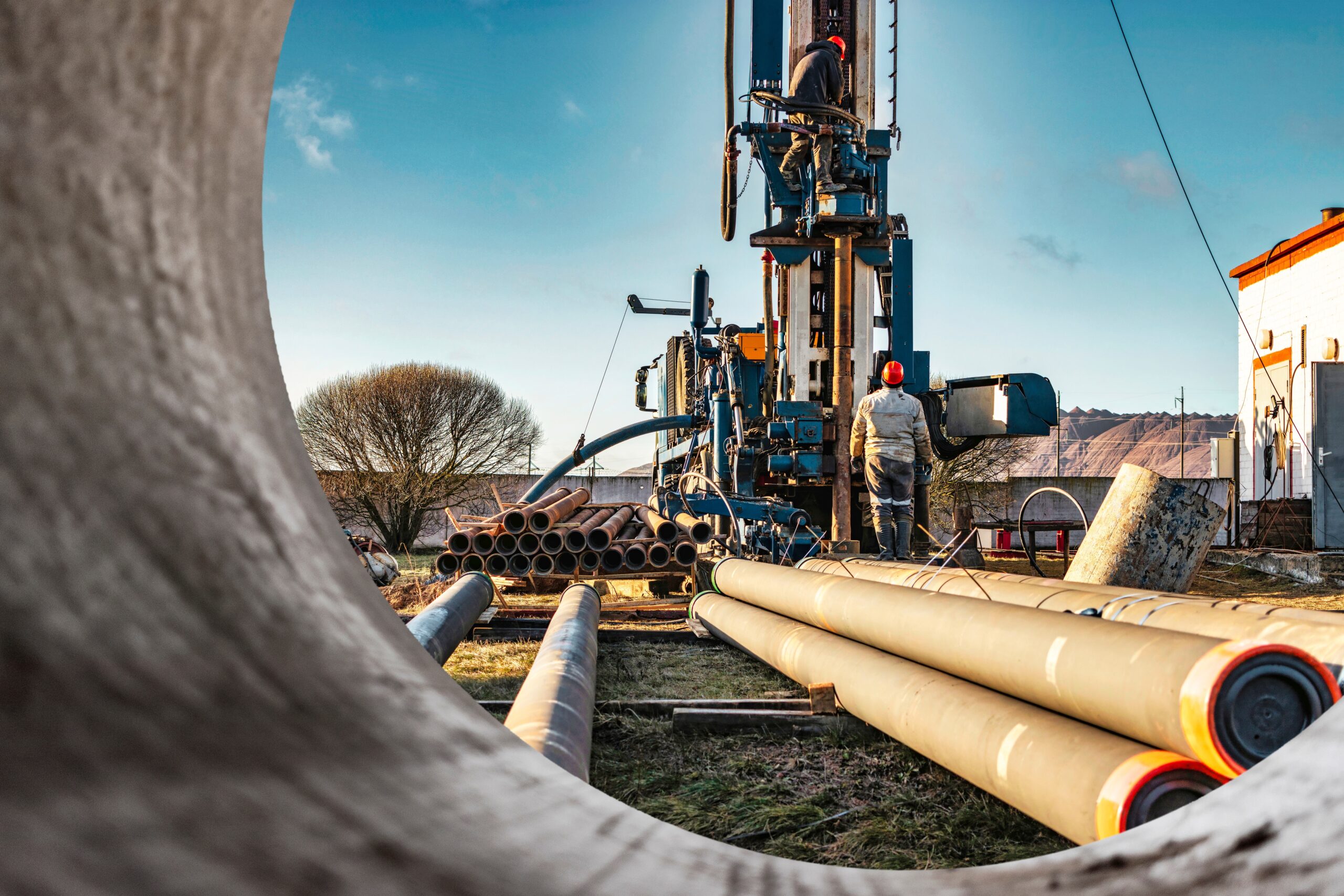 a photo of a drilling rig
